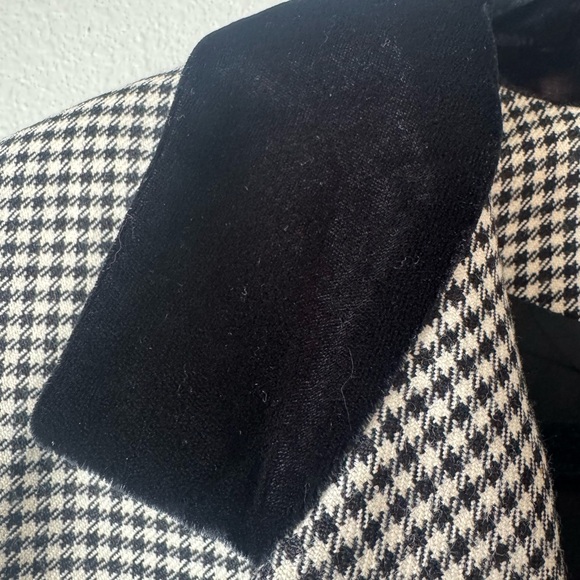 Vintage Black and White Houndstooth Blazer with Velvet Collar 100 % Wool - Picture 3 of 10